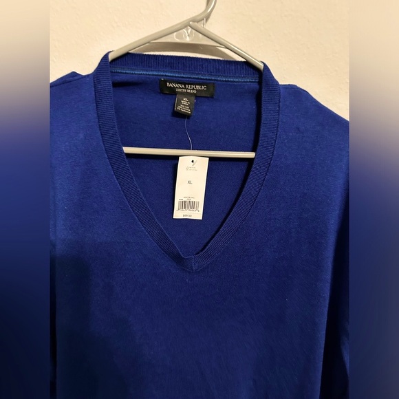 Banana Republic V-Neck Sweater - Size XL new with tag - Picture 3 of 7